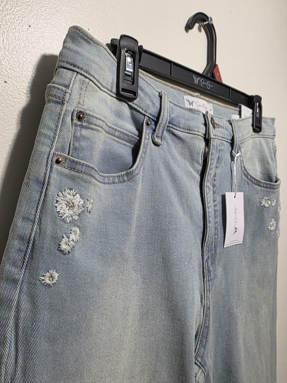 Jessica Simpson Light Wash Embroidered Daisy Cuffed Boyfriend Jeans Size 12 - Picture 4 of 7
